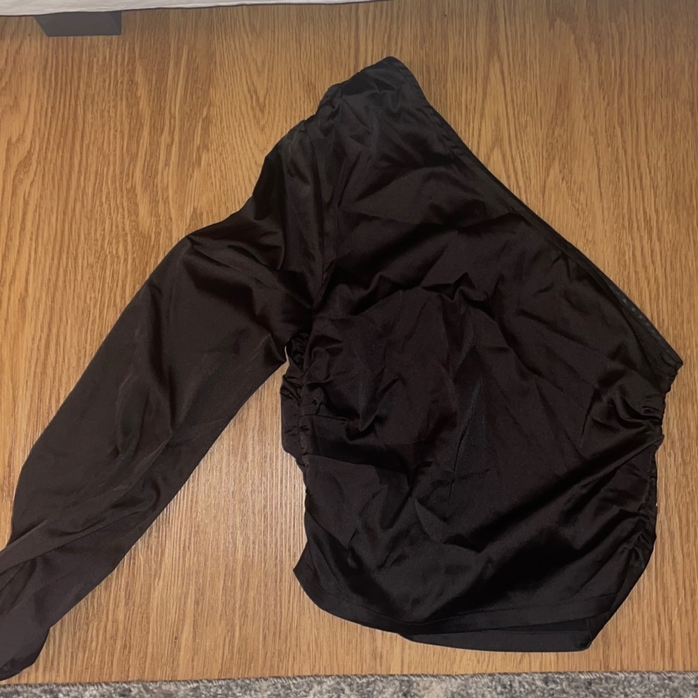 ONE SHOULDER BLACK LONG SLEEVE